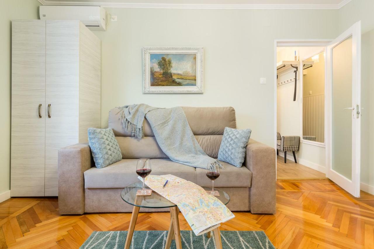 Central Stylish & Cozy One Bedroom Apartment - Adela Accommodation - Ideal For Long Stays Bucureşti Exterior foto