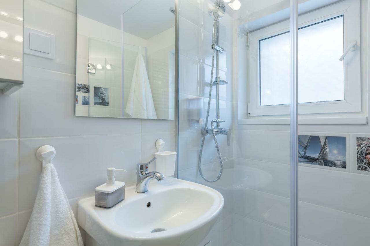 Central Stylish & Cozy One Bedroom Apartment - Adela Accommodation - Ideal For Long Stays Bucureşti Exterior foto